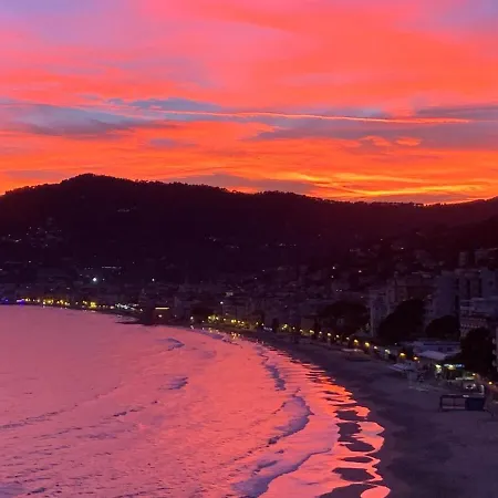 Penthouse With A Sea View In Apartamento Alassio