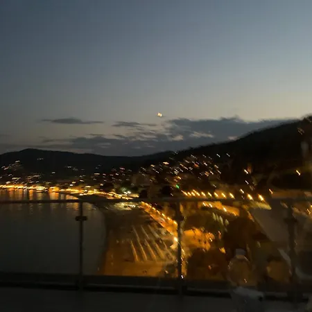 Apartamento Penthouse With A Sea View In Alassio