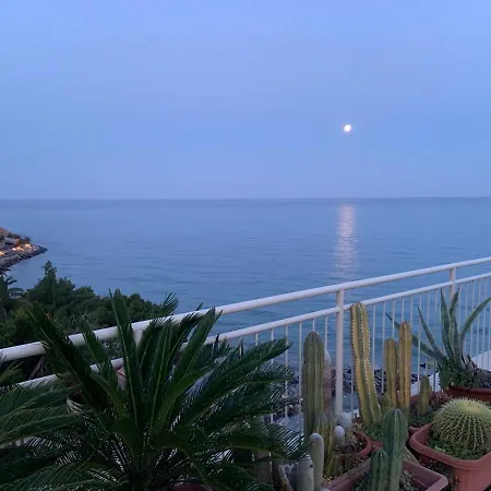 Lägenhet Penthouse With A Sea View In