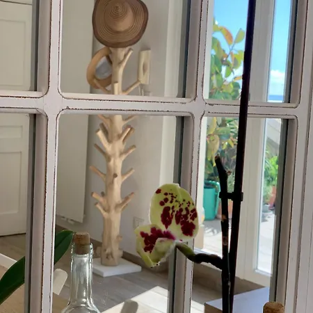 Penthouse With A Sea View In Lägenhet Alassio