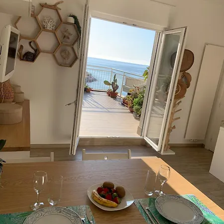 Penthouse With A Sea View In Apartman Alassio
