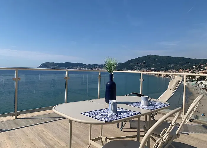 Penthouse With A Sea View In Apartament *