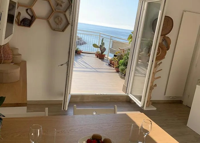 Penthouse With A Sea View In Apartament Alassio